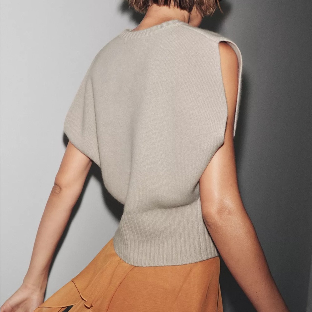 ZARA 100% WOOL SLEEVELESS VEST - Picture 3 of 8